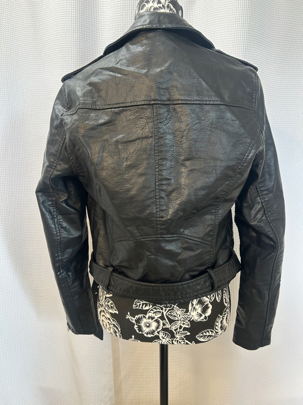 NWT Wild Fable Black Vegan Leather Motorcycle Rider Biker Jacket Women’s M - Picture 4 of 10